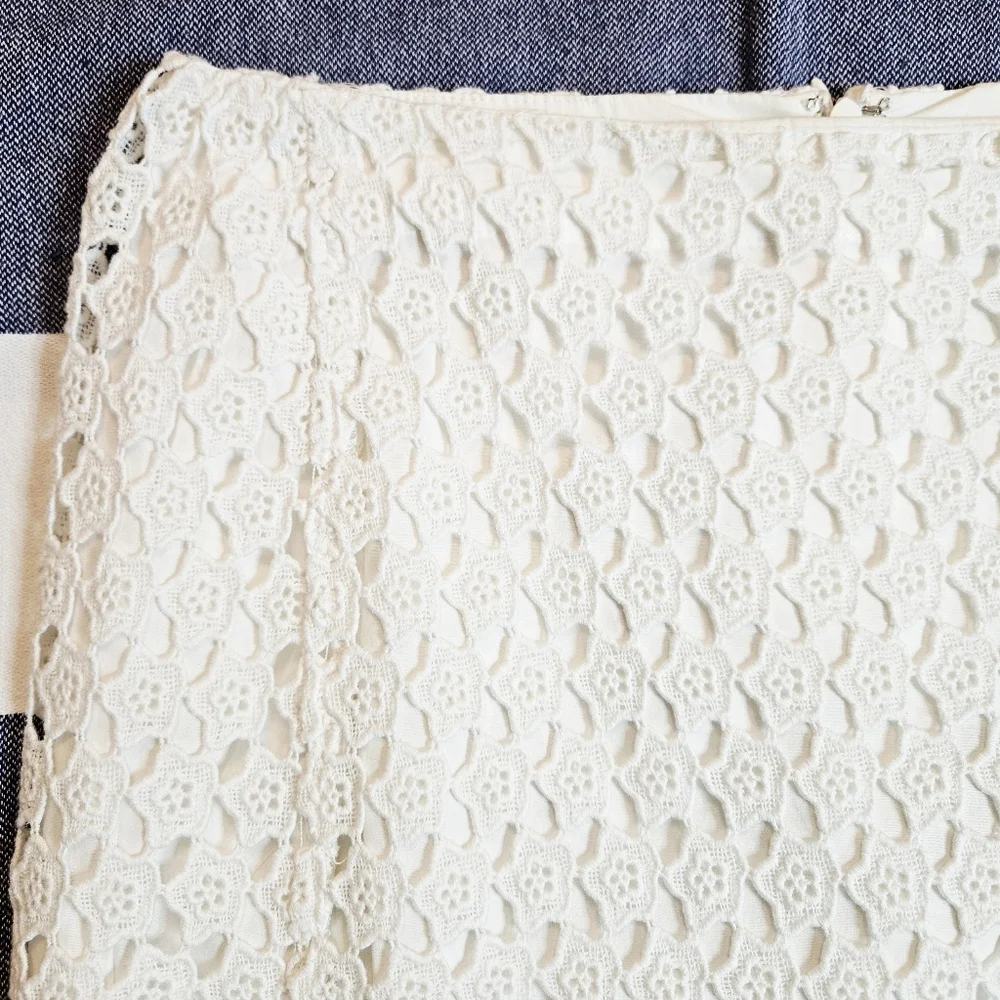 Joe Fresh White Eyelet Mini Skirt With Cotton Lining Size 10/Medium - Picture 4 of 9